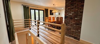 Cozy, pet friendly, newly renovated chalet home with shared beach & water views