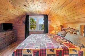 4 bedrooms, iron/ironing board, travel cot, free WiFi - 	Lake George Chalet • Beach Access • Fire Pit • Sleeps 8• Pet friendly (Lake George)