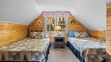 4 bedrooms, iron/ironing board, travel crib, WiFi (free)