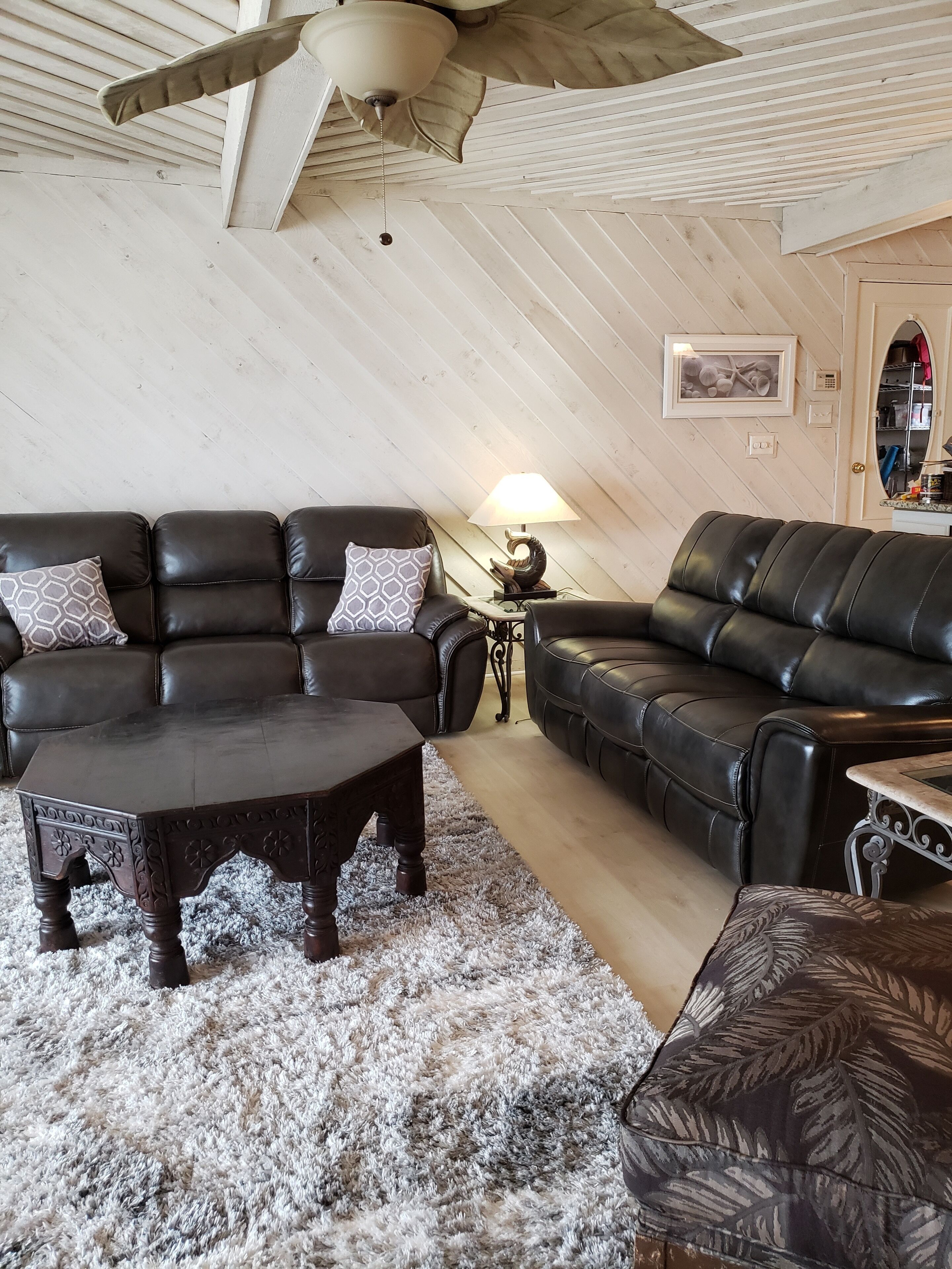 Smart TV, fireplace, DVD player