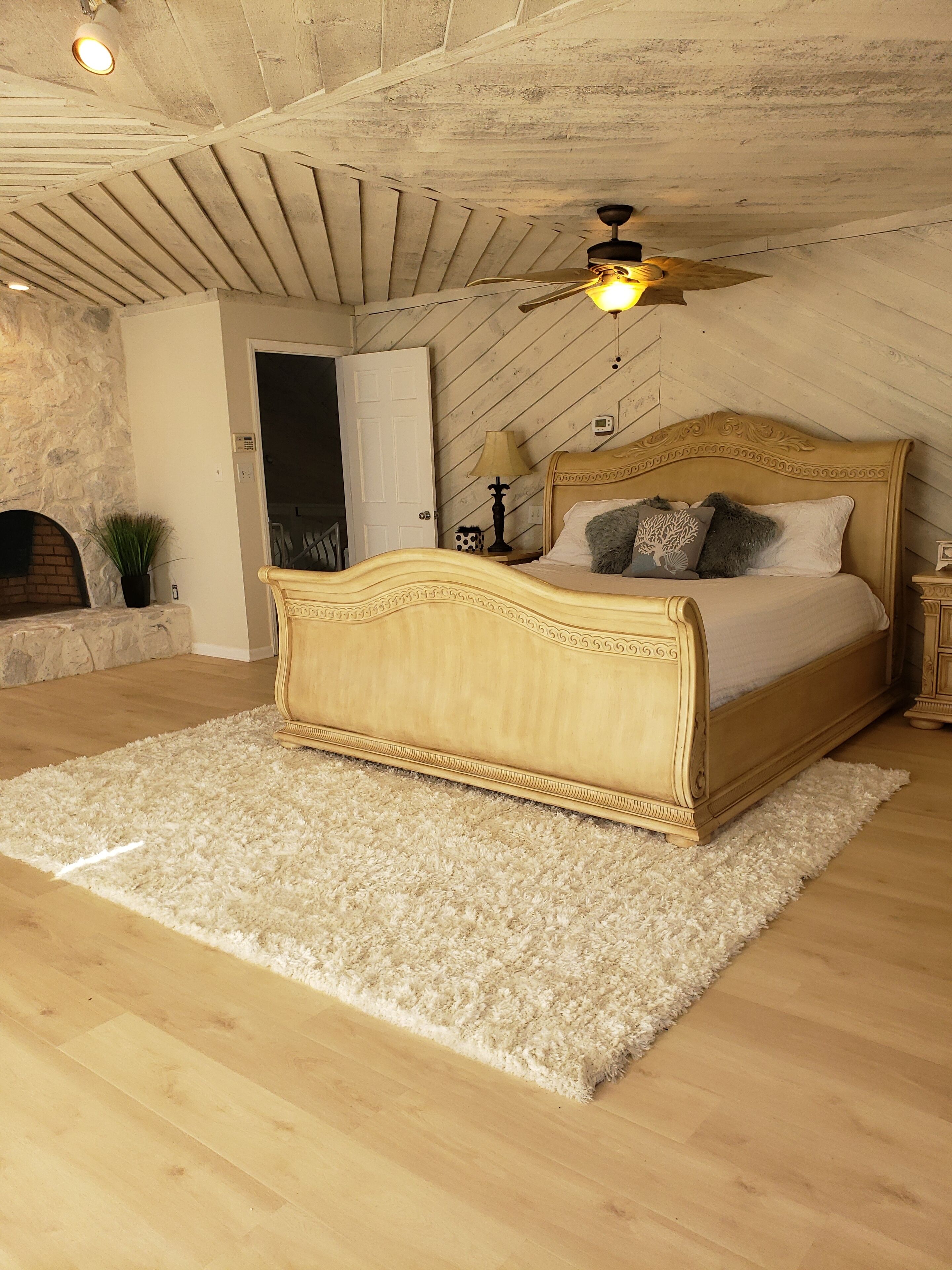 4 bedrooms, travel crib, free WiFi, bed sheets