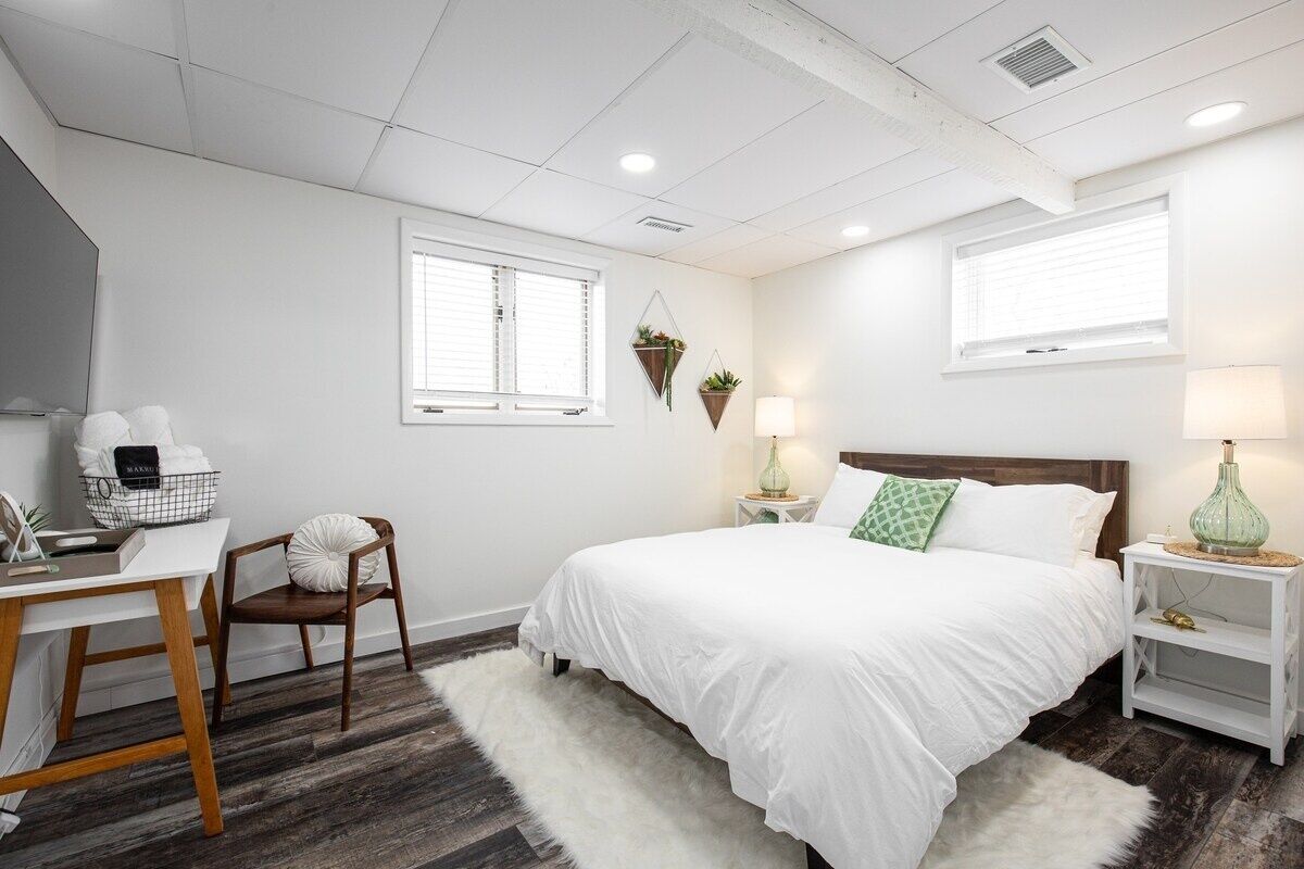 4 bedrooms, hypo-allergenic bedding, iron/ironing board, free WiFi