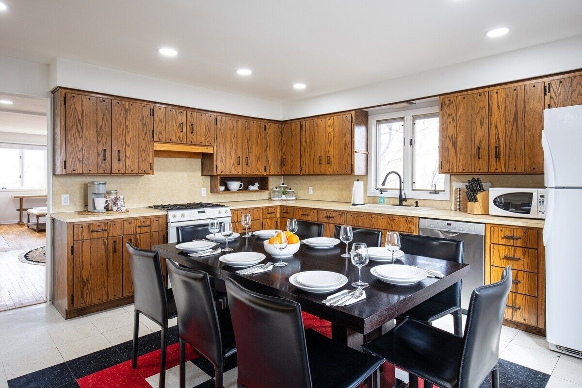 Kjøleskap, mikrobølgeovn, ovn og kokeplater