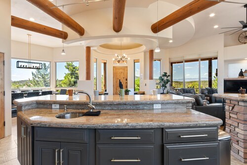 Experience luxury at Sedona W Chateau: 4BR, game room, private pool, stunning views!