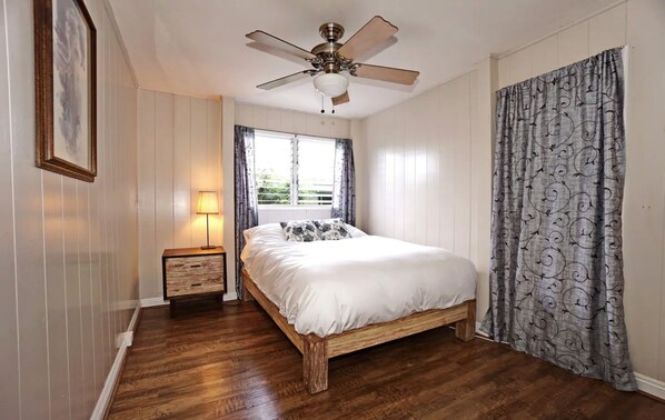 2 bedrooms, iron/ironing board, WiFi, bed sheets