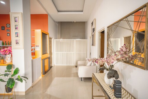 Hotel Pratisarawirya by The Loka