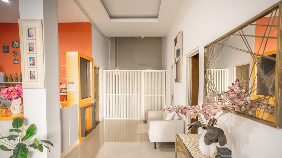 Hotel Pratisarawirya by The Loka