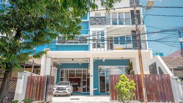 Fachada de la propiedad