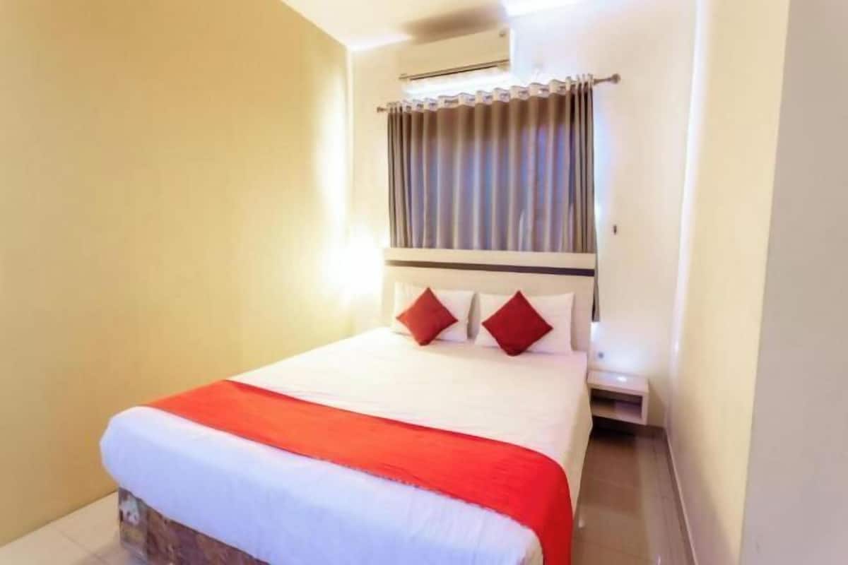 Soundproofing, free WiFi, bed sheets