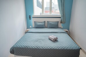 Deluxe Double Room | Soundproofing, free WiFi, bed sheets - Hotel Pratisarawirya by The Loka (Surabaya)