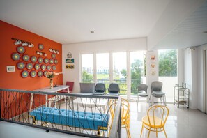 LCD TV - Hotel Pratisarawirya by The Loka (Surabaya)