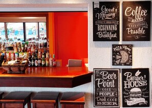 Bar (in der Unterkunft)