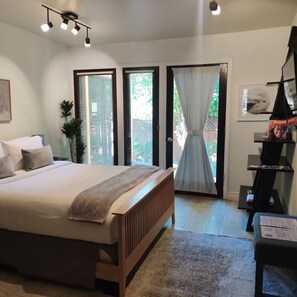 4 bedrooms, desk, iron/ironing board, free WiFi