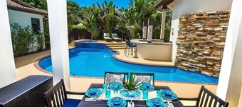 Just steps to the beach, sleeps 16, Golf cart, Dolphin Beach House huge pool!