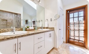 Combined shower/tub, hair dryer, towels, soap - Just steps to the beach, sleeps 16, Golf cart, Dolphin Beach House huge pool! (Fort Lauderdale)