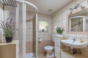 Bathroom - Forge Of Happiness (Crnomelj)