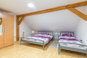 3 bedrooms, free WiFi, bed sheets - Forge Of Happiness (Crnomelj)