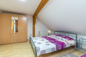 Family House, Multiple Bedrooms (Forge Of Happiness) | 3 bedrooms, free WiFi, bed sheets - Forge Of Happiness (Crnomelj)