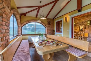 Familienhaus, Mehrere Schlafzimmer (Forge Of Happiness) | Speisen im Freien