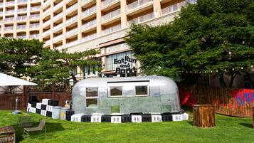 2 bedrooms, premium bedding, blackout drapes, free WiFi