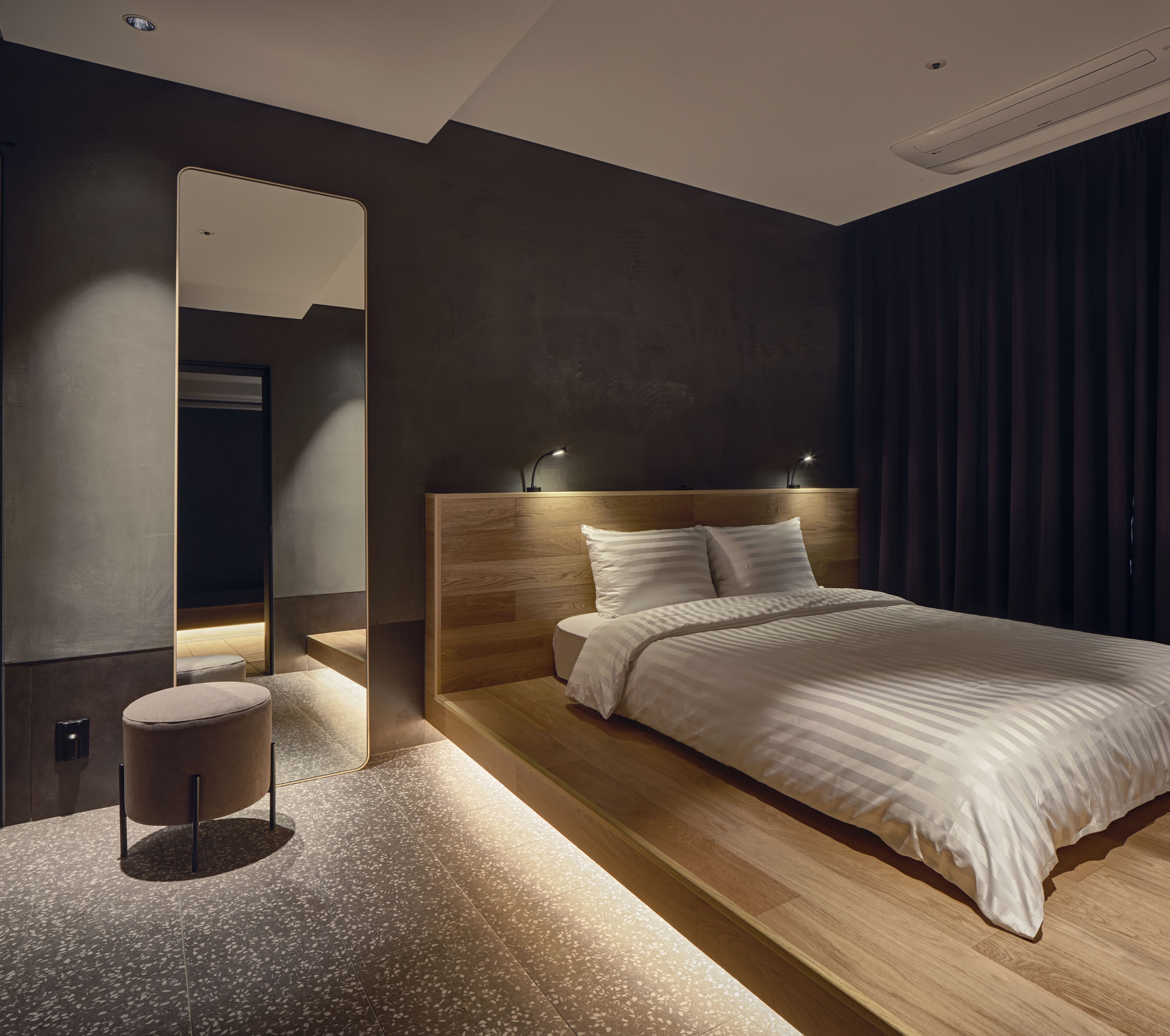 Ropa de cama de alta calidad, cortinas opacas, wifi gratis