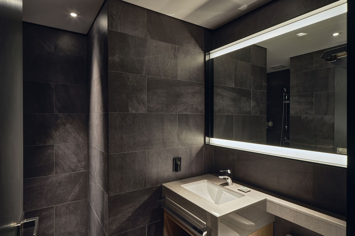 shower, hair dryer, bidet, heated floors