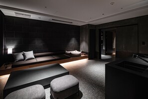 Sengetøy av topp kvalitet, blendingsgardiner og wi-fi (inkludert)