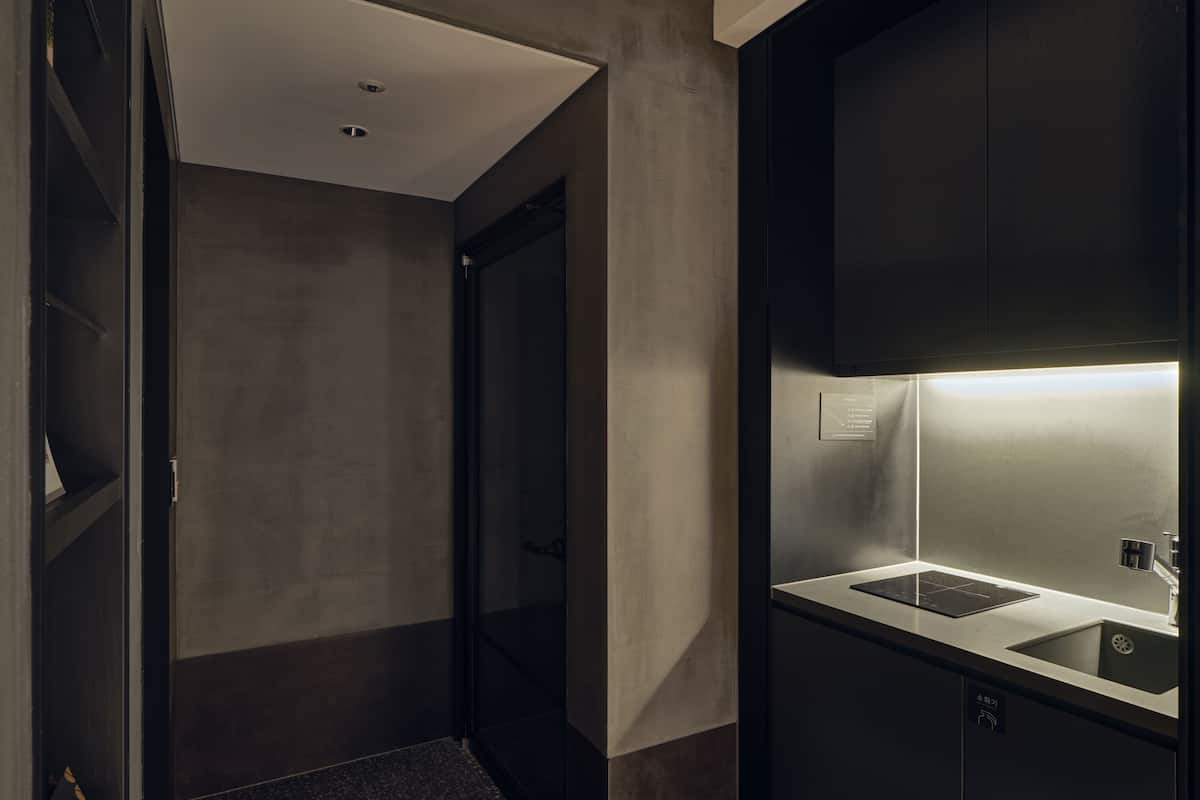 mini-fridge, electric kettle