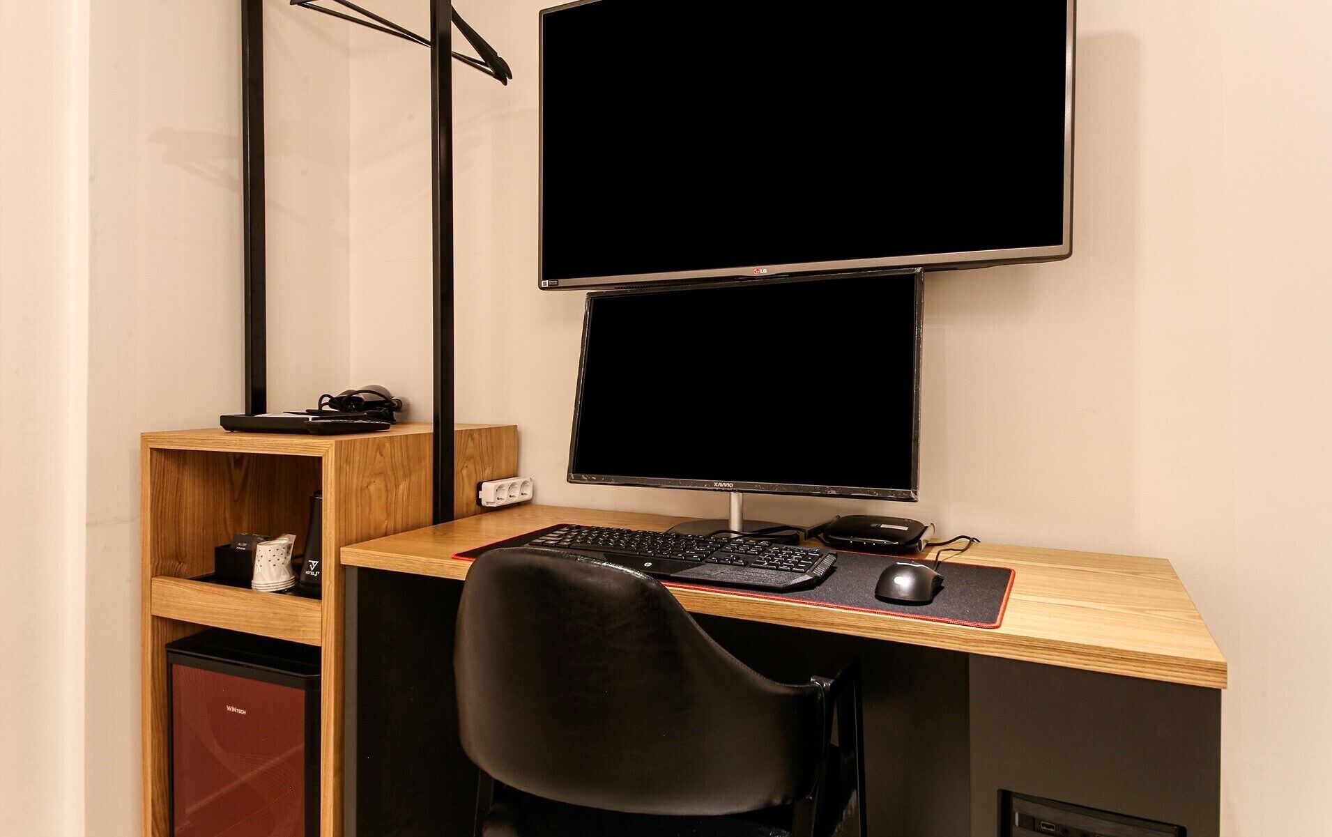 高級寝具、羽毛の掛け布団、防音設備、WiFi (無料)