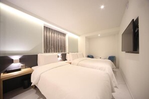 Deluxe Twin Room - Walking Distance Special | Hochwertige Bettwaren, Daunenbettdecken, schallisolierte Zimmer