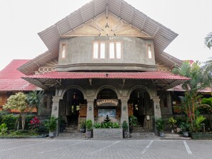 Front of property - Hotel Mahkota Plengkung (Banyuwangi)