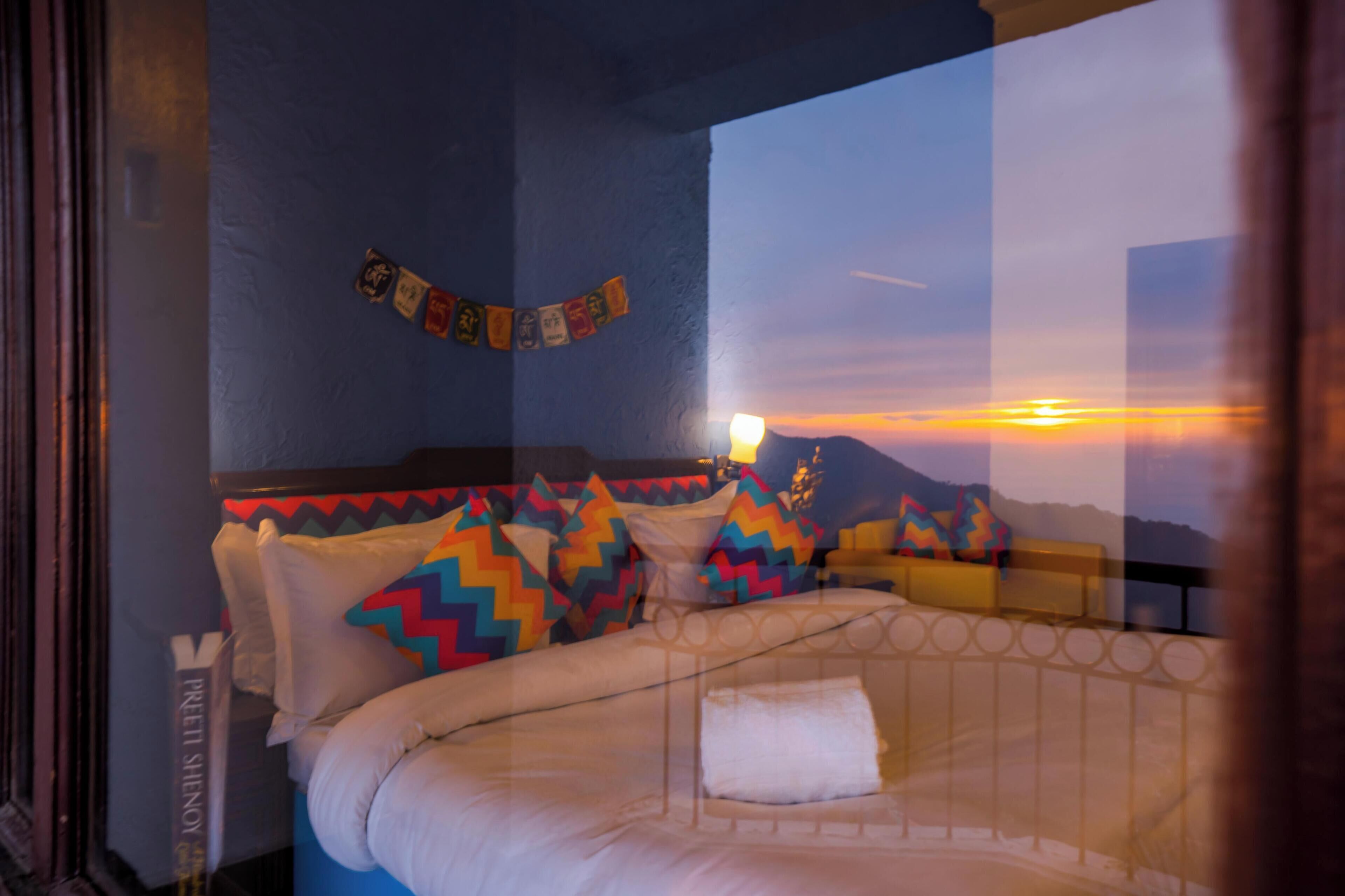 Deluxe Private Cottage with Ensuite Bathroom | Free WiFi, bed sheets