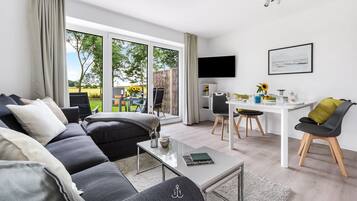 Fernseher, DVD-Player, Stereoanlage