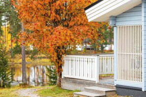 Soundproofing, free WiFi, bed sheets