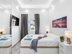 3 bedrooms, iron/ironing board, internet, bed sheets - Parque Santiago 2 in front of Playa de Las Americas, swimming pool of residence (Playa de las Américas)