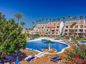 Pool - Parque Santiago 2 in front of Playa de Las Americas, swimming pool of residence (Playa de las Américas)