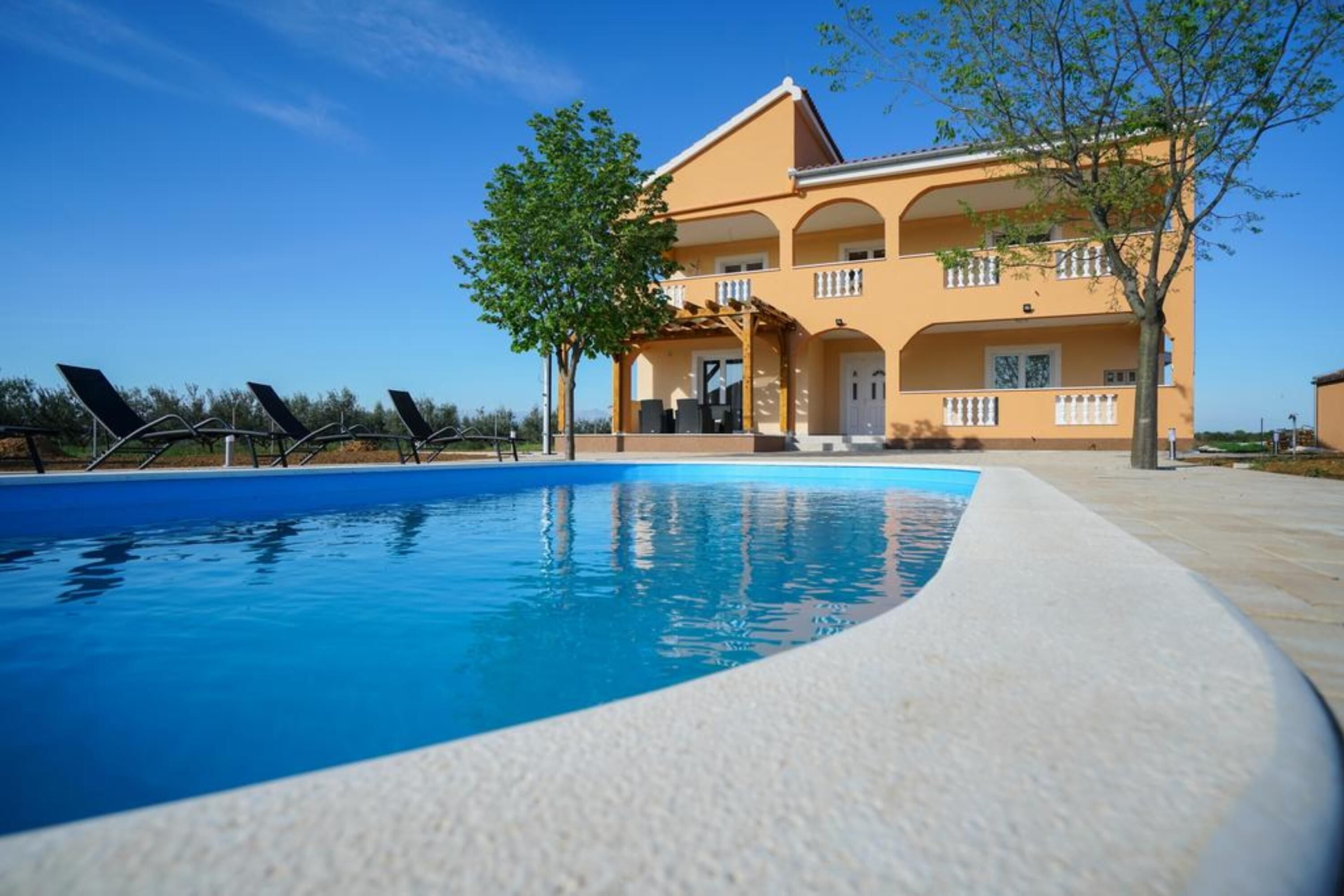 Villa familiar, varias habitaciones, 2 baños (Pool Villa Sofija) | Alberca | Alberca al aire libre por temporada 