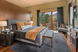 3 Schlafzimmer, Betten mit Memory-Foam-Matratzen, Bügeleisen/Bügelbrett