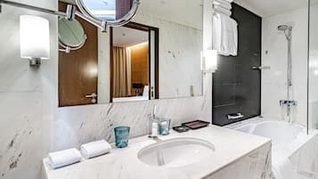 Apartment (0 Bedroom) | Bathroom