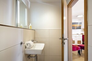 Ducha, secador de pelo, toallas