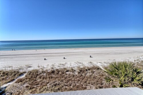 Beachfront Luxury Oasis, Hot Tub, Views, Sleeps 28