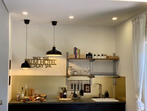 Kühlschrank, Ofen, Herdplatte, Geschirrspüler