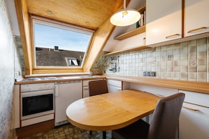 Apartment, 1 Schlafzimmer, Balkon | Eigene Küche | Espressomaschine, Wasserkocher mit Kaffee-/Teezubehör, Kühlschrank