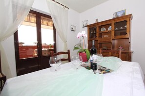 Apartment, 2 Bedrooms, Non Smoking, Balcony | Living area