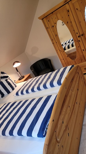 2 habitaciones, caja de seguridad en la habitación y cuna de viaje