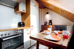 Apartamento, 1 habitación | Cocina privada | Frigorífico, placa de cocina, cafetera o tetera y hervidor eléctrico