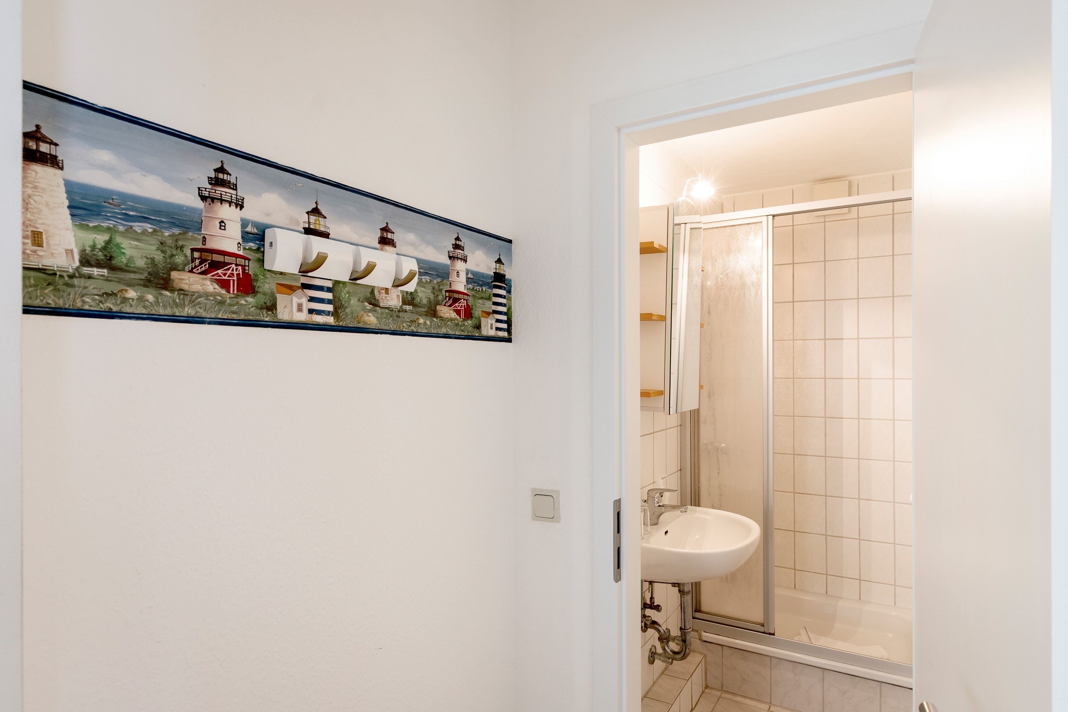 Căn hộ, 2 phòng ngủ | Phòng tắm | Buồng tắm vòi sen, máy sấy tóc 