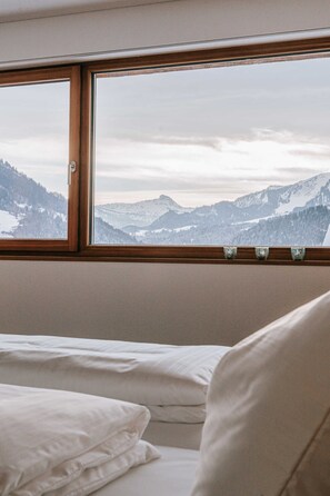 5 bedrooms, iron/ironing board, travel crib, WiFi