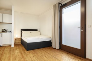 1 habitación, espacio para trabajar con laptop y wifi gratis 