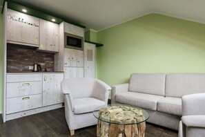 Apartment, 1 Bedroom | Private kitchen | Fridge, stovetop, coffee/tea maker, cookware/dishes/utensils - Insulaner Ferienwohnungen (Helgoland)